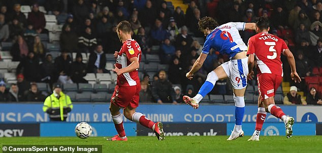 Paddy McNair¿s miskick let in Gallagher and he rifled a shot into the bottom corner