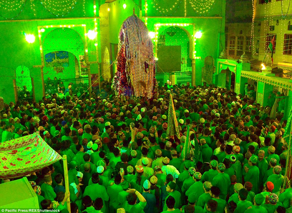 Hundreds gather to commemorate the Battle of Karbala in India on October 12 
