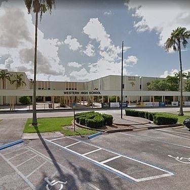 Florida teacher who showed students pictures of nude models is facing suspension 👉👉 Click the LINK IN BIO